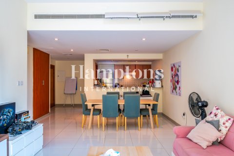 Apartment in Greens, Dubai, UAE 2 bedrooms, 107.43024211 sq.m. № 650852 - photo 1