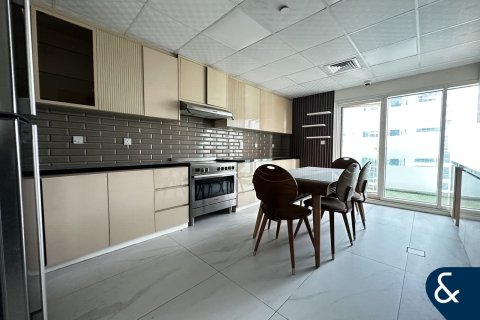 Apartament de vânzare în Jumeirah Lake Towers, Dubai, EAU 3 dormitoare, 260 mp.  №671108 - poză 9