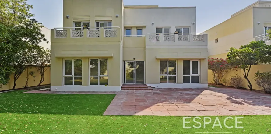 ویلا در Meadows، Dubai ، امارات متحده عربی 5 خوابه ، 353 متر مربع.  شماره 738453