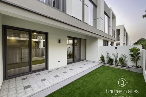 Зняти в оренду віллу в Дубай, ОАЕ 3 спальні, 143.8м2, № 669090 - фото 1