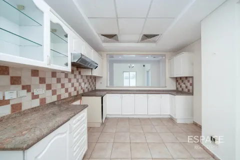 Vila di Dubai Sports City, Dubai, UAE 4 bilik tidur, 350 meter persegi № 661134 - foto 5