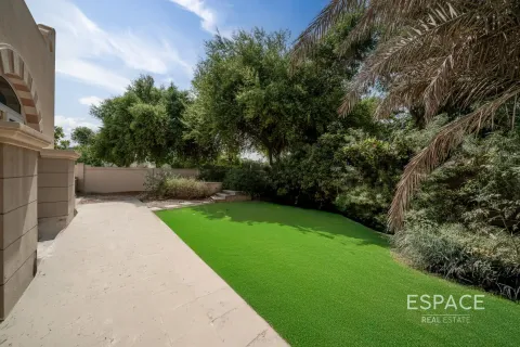 Vila di Dubai Sports City, Dubai, UAE 4 bilik tidur, 350 meter persegi № 661134 - foto 16