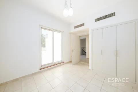 Vila di Dubai Sports City, Dubai, UAE 4 bilik tidur, 350 meter persegi № 661134 - foto 12