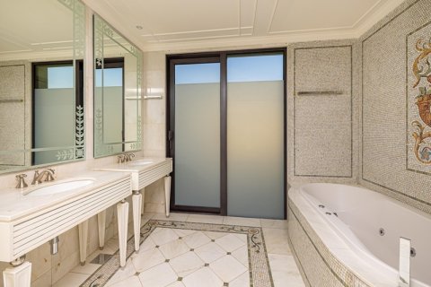 Střešní byt v Bur Dubai, SAE 5 ložnice, 1207.04 m² Č.: 637790 - fotografie 15