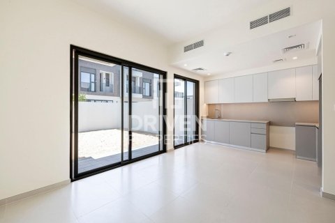 Villa til salg i Dubai South (Dubai World Central), Dubai, UAE 3 soveværelser, 144.28 kvm № 755588 - foto 2