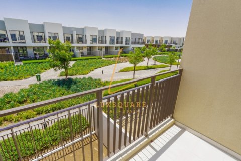 Villa in Dubai South (Dubai World Central), Dubai, UAE 3 bedrooms, 141 sq.m. № 669578 - photo 20