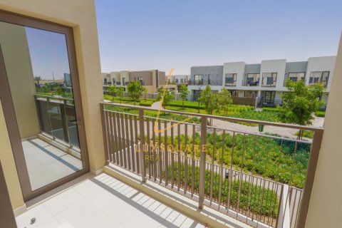 Villa in Dubai South (Dubai World Central), Dubai, UAE 3 bedrooms, 141 sq.m. № 669578 - photo 19