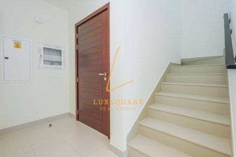 Villa in Dubai South (Dubai World Central), Dubai, UAE 3 bedrooms, 141 sq.m. № 669578 - photo 7