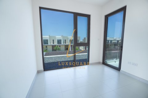 Villa in Dubai South (Dubai World Central), Dubai, UAE 3 bedrooms, 141 sq.m. № 669578 - photo 11