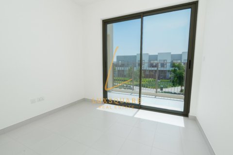 Villa in Dubai South (Dubai World Central), Dubai, UAE 3 bedrooms, 141 sq.m. № 669578 - photo 9