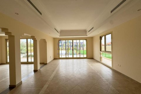 Villa til leie i Al Hamra Village, Ras Al Khaimah, Emiratene 5 soverom, 464.5 kvm Nr. 669575 - Foto 5
