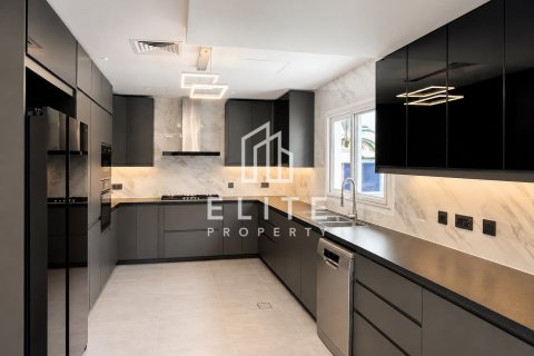 Villa in Meadows, Dubai, UAE 4 bedrooms, 1221 sq.m. № 741385 - photo 15