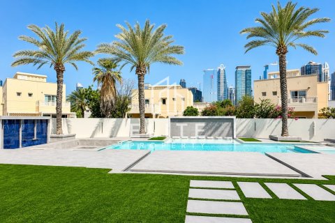 Villa in Meadows, Dubai, UAE 4 bedrooms, 1221 sq.m. № 741385 - photo 2