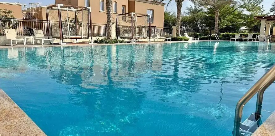 Kuća u nizu u gradu Dubai, UAE 2 spavaće sobe, 173.4 m2 Br. 752186