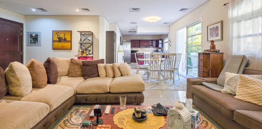 تاون هاوس في Dubai Sports City، دبي 3 غرفة نوم ، 251 متر مربع . ر قم 696054