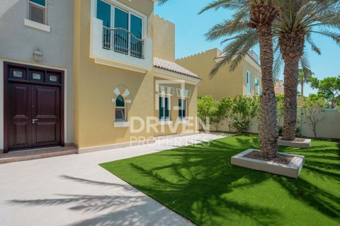 Vila di Dubai Sports City, UEA 5 kamar tidur, 556 m2 nomor 655333 - foto 1
