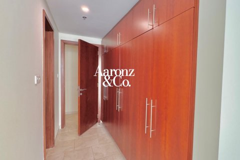 Apartament de închiriat în Jumeirah Beach Residence, Dubai, EAU 4 dormitoare, 345 mp.  №720685 - poză 10