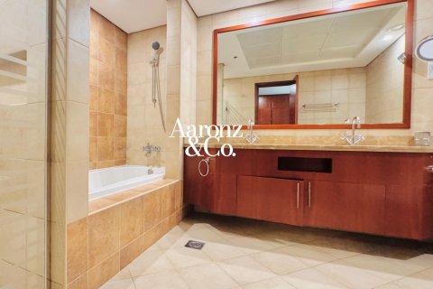 Apartament de închiriat în Jumeirah Beach Residence, Dubai, EAU 4 dormitoare, 345 mp.  №720685 - poză 19