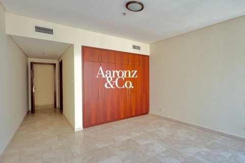 Apartament de închiriat în Jumeirah Beach Residence, Dubai, EAU 4 dormitoare, 345 mp.  №720685 - poză 7
