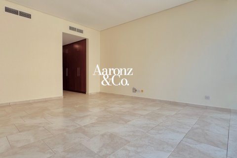 Apartament de închiriat în Jumeirah Beach Residence, Dubai, EAU 4 dormitoare, 345 mp.  №720685 - poză 9
