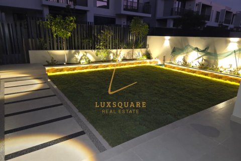 Villa itt: Jebel Ali, Dubai, EAE, 3 hálószoba, 242 m², azonosító: 720680 - fénykép 24