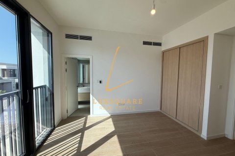 Villa itt: Jebel Ali, Dubai, EAE, 3 hálószoba, 242 m², azonosító: 720680 - fénykép 2