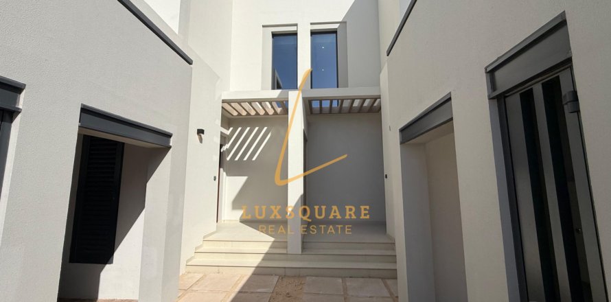 Villa itt: Jebel Ali, Dubai, EAE, 3 hálószoba, 242 m², azonosító: 720680