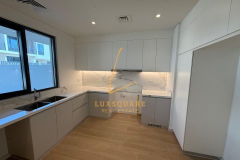 Villa itt: Jebel Ali, Dubai, EAE, 3 hálószoba, 242 m², azonosító: 720680 - fénykép 3