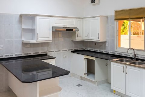 Villa in Al Safa, Dubai, UAE 4 bedrooms, 5870.36 sq.m. № 768834 - photo 16