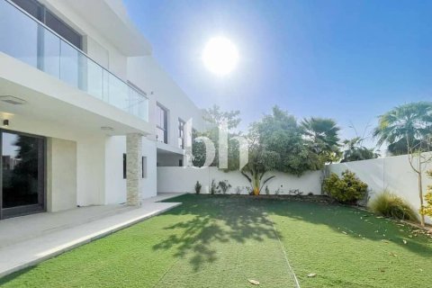 Vila na Yas Island, Abu Dhabi, UAE 4 spavaće sobe, 471 m2 Br. 642505 - Slika 14