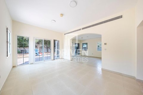 Vilë në Jumeirah Village Triangle, Dubai, Emiratet e Bashkuara Arabe 2 dhoma gjumi, 640.57 m2. № 744765 - Foto 2