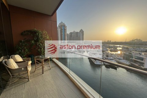 Palm Jumeirah, Dubai, UAE의 임대용 아파트 침실 3개, 211제곱미터 번호 703004 - 사진 1