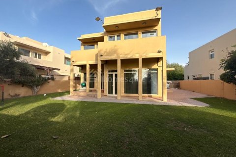 Villa asukohaga Arabian Ranches, Dubai, AÜE: 3 magamistoaga, 588 m² Nr 726919