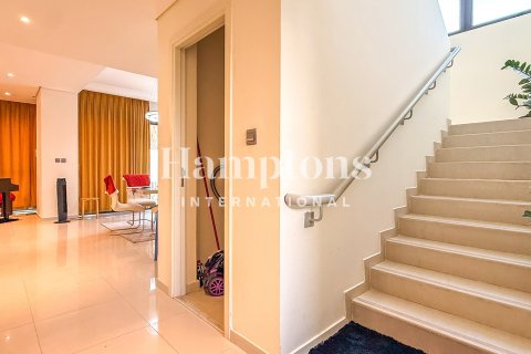 Villa in Dubai, UAE 6 bedrooms, 376.81456800 sq.m. № 700691 - photo 14