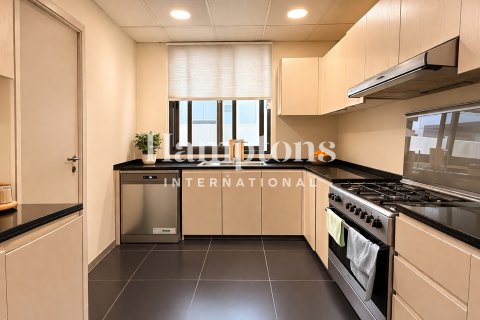 Villa in Dubai, UAE 6 bedrooms, 376.81456800 sq.m. № 700691 - photo 12