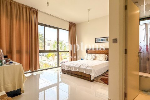 Villa in Dubai, UAE 6 bedrooms, 376.81456800 sq.m. № 700691 - photo 18