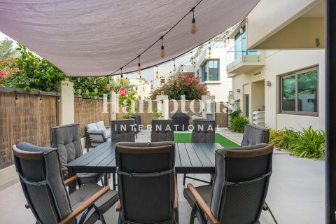 Kuća u nizu u gradu Jumeirah Islands, Dubai, UAE 3 spavaće sobe, 196.95436000 m2 Br. 703263 - Slika 10