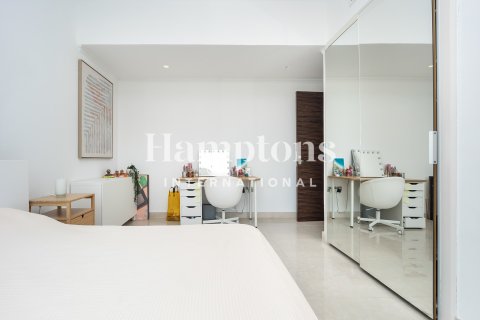 Kuća u nizu u gradu Jumeirah Islands, Dubai, UAE 3 spavaće sobe, 196.95436000 m2 Br. 703263 - Slika 28