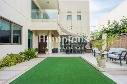 Kuća u nizu u gradu Jumeirah Islands, Dubai, UAE 3 spavaće sobe, 196.95436000 m2 Br. 703263 - Slika 7