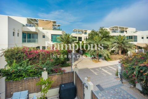 Kuća u nizu u gradu Jumeirah Islands, Dubai, UAE 3 spavaće sobe, 196.95436000 m2 Br. 703263 - Slika 26