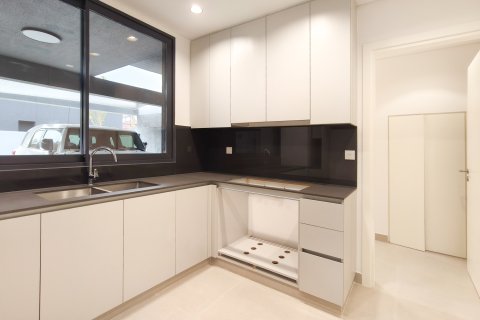Tilal City, Sharjah, UAE의 판매용 타운하우스 침실 4개, 247.21제곱미터 번호 759759 - 사진 3