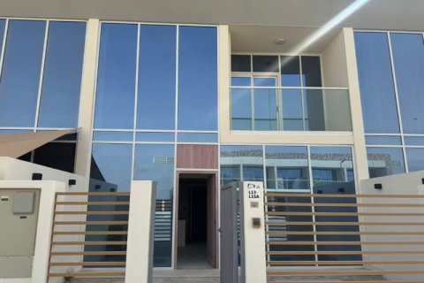 Villa à louer à Rukan, Dubai, EAU 2 chambres, 79 m2 № 685495 - photo 3