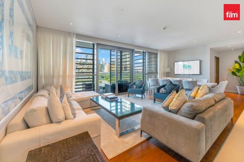 Apartment sa City Walk, Dubai, UAE 3 silid-tulugan, 210 sq.m. № 699725