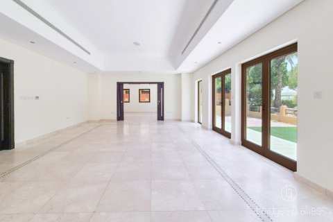 Huvila Al Furjan, Dubai, Arabiemiraatit 5 makuuhuonetta, 600 m2 № 697405 - kuva 4