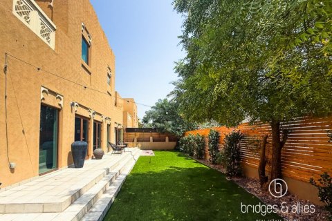Huvila Al Furjan, Dubai, Arabiemiraatit 5 makuuhuonetta, 600 m2 № 697405 - kuva 13