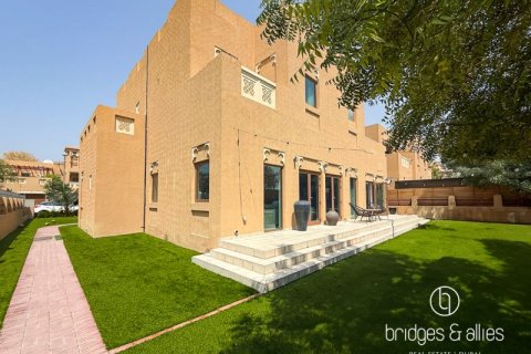 Huvila Al Furjan, Dubai, Arabiemiraatit 5 makuuhuonetta, 600 m2 № 697405 - kuva 10