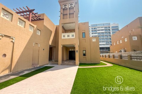 Huvila Al Furjan, Dubai, Arabiemiraatit 5 makuuhuonetta, 600 m2 № 697405 - kuva 6