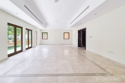 Huvila Al Furjan, Dubai, Arabiemiraatit 5 makuuhuonetta, 600 m2 № 697405 - kuva 2