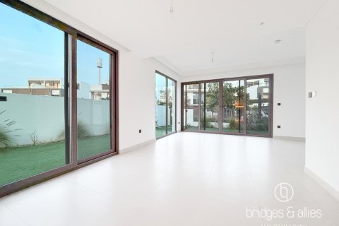 Villa para arrendamento em Tilal Al Ghaf, Dubai, EAU 4 quartos, 258 m2 № 697407 - foto 2