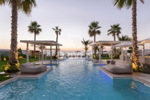 Vila u Jumeirah, Dubai, UAE 1602.76 m2, 5 spavaćih soba Br. 741641
